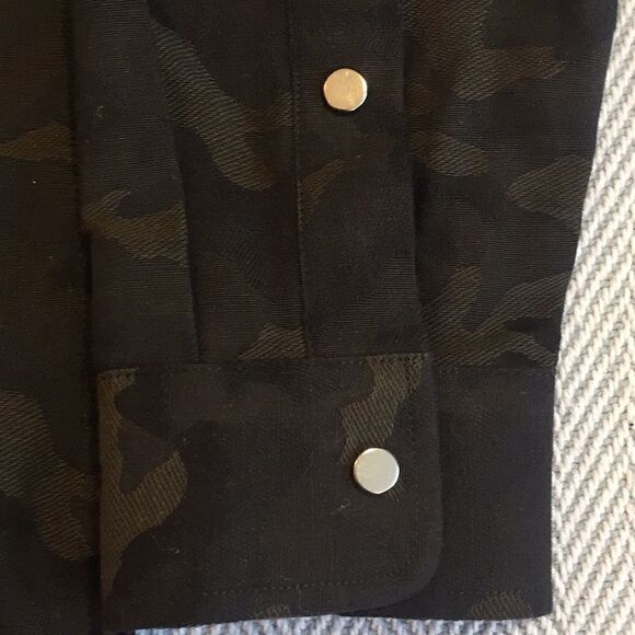 BOINIGAN VANITA CAMO cotton shirt with hoodie Small Pit to Pit 19 1/2", - Picture 9 of 15